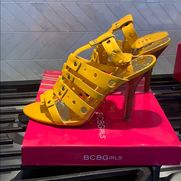 BCBGirls yellow heels - Picture 4 of 8